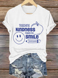 Retro Teaching Kindness Makes Me Smile Be Kind To Everyone Print T-Shirt